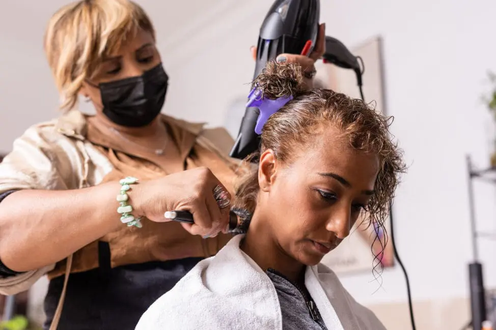 How to Succeed in Your Hair Stylist Course: Tips for Beginners – Essential Advice for Aspiring Hair Professionals